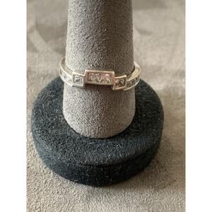 Jeulia Designer Sterling Silver Staggered Ring CZ 925 Ring Size 8.75